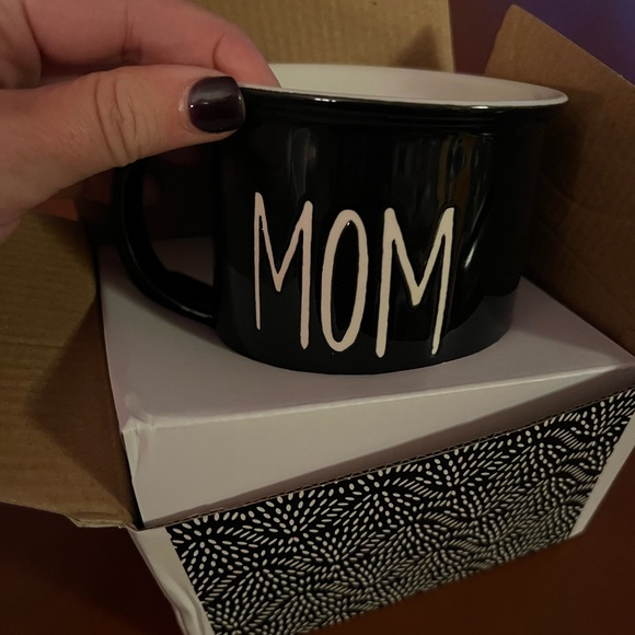 Other - NIB Black 'MOM' Ceramic Mug